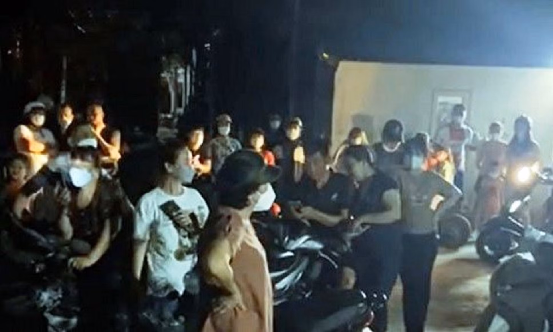 Người dân “than trời” vì quá ô nhiễm -0