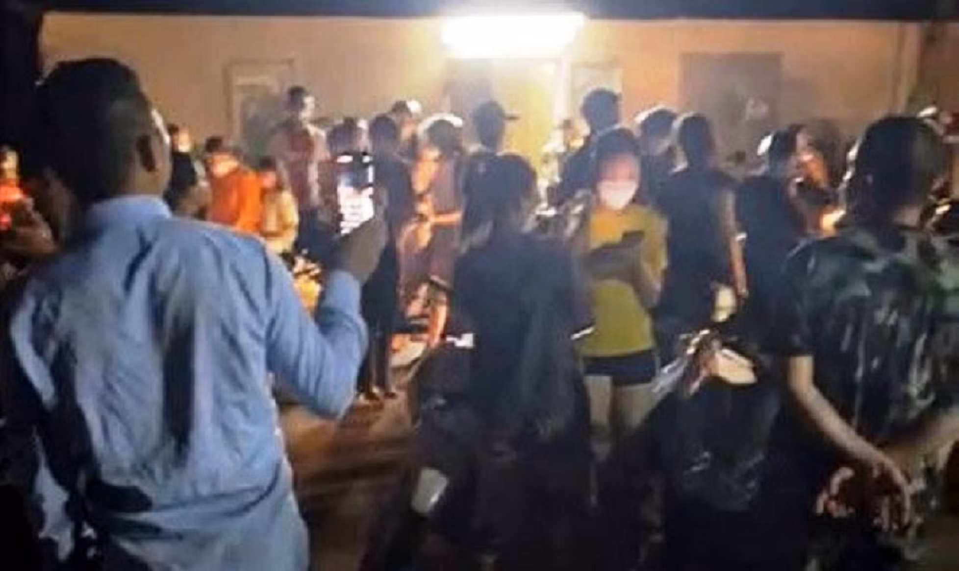 Người dân “than trời” vì quá ô nhiễm -0