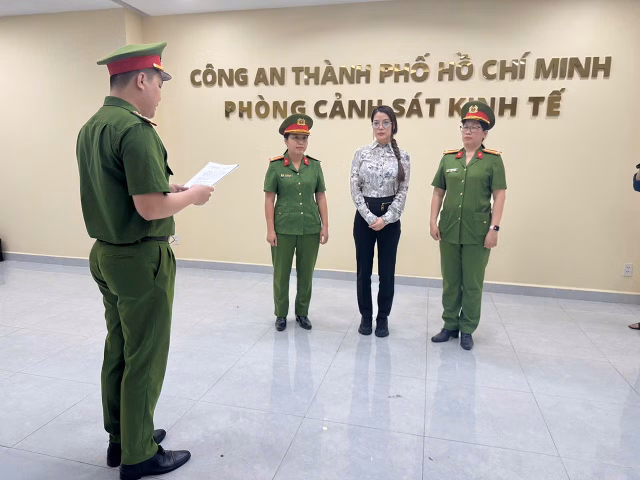 Diễn viên Trương Ngọc Ánh liên tục vướng lùm xùm nợ nần và kiện tụng trước khi bị bắt giam -2