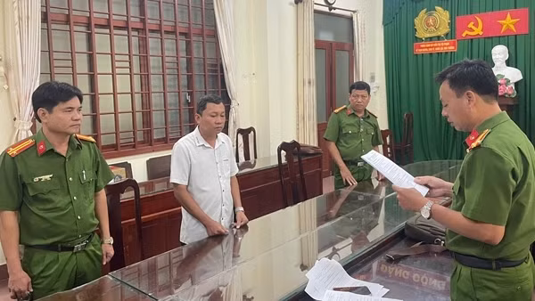 Giám đốc doanh nghiệp đưa thông tin gian dối, chiếm đoạt tiền của khách hàng