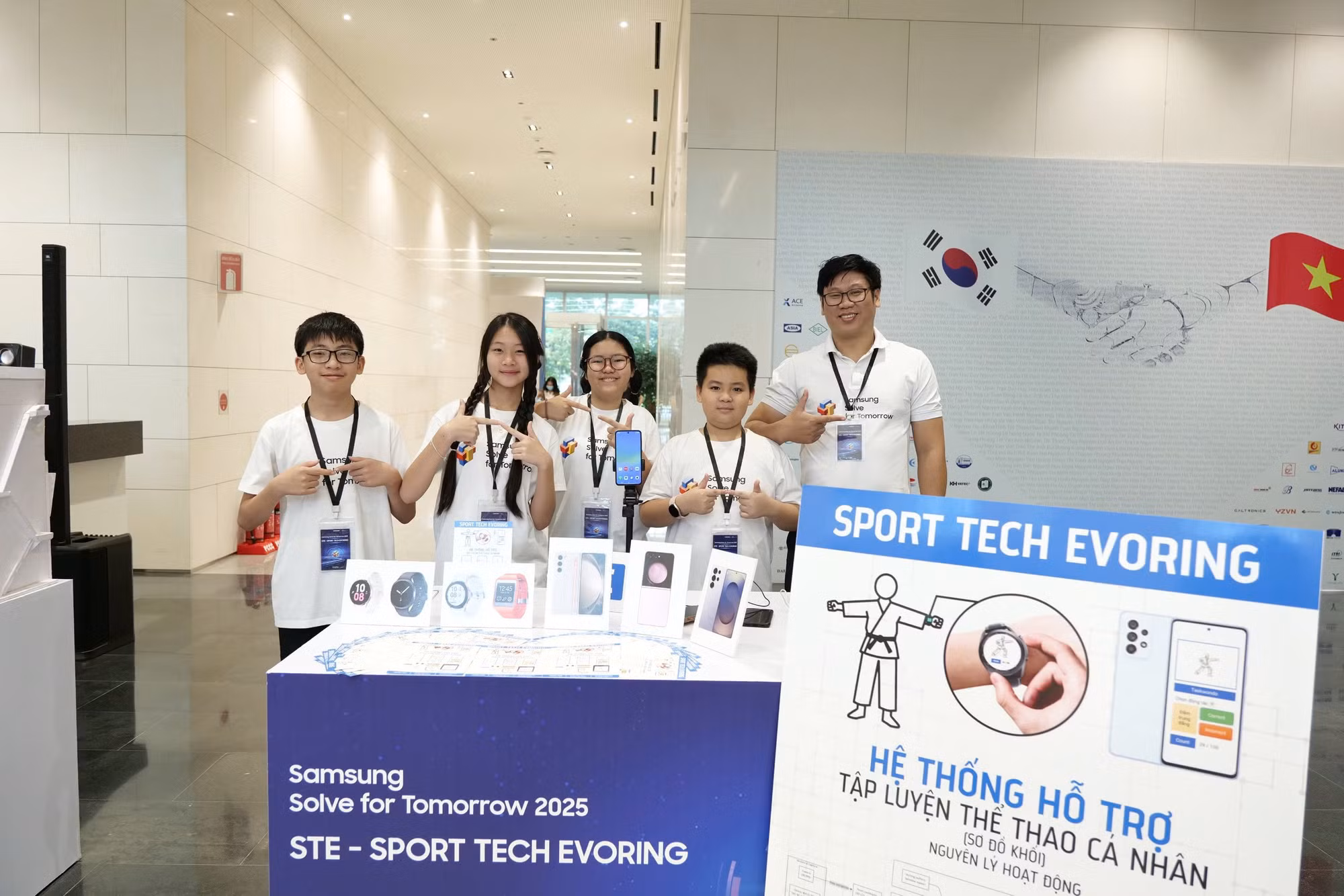 Trường THCS&THPT Nguyễn Tất Thành giành ngôi quán quân Cuộc thi Samsung Solve for Tomorrow 2025 -0