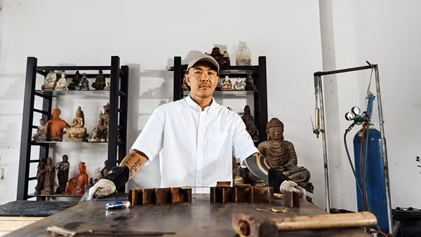 Người kể chuyện giữa nhiều thế giới