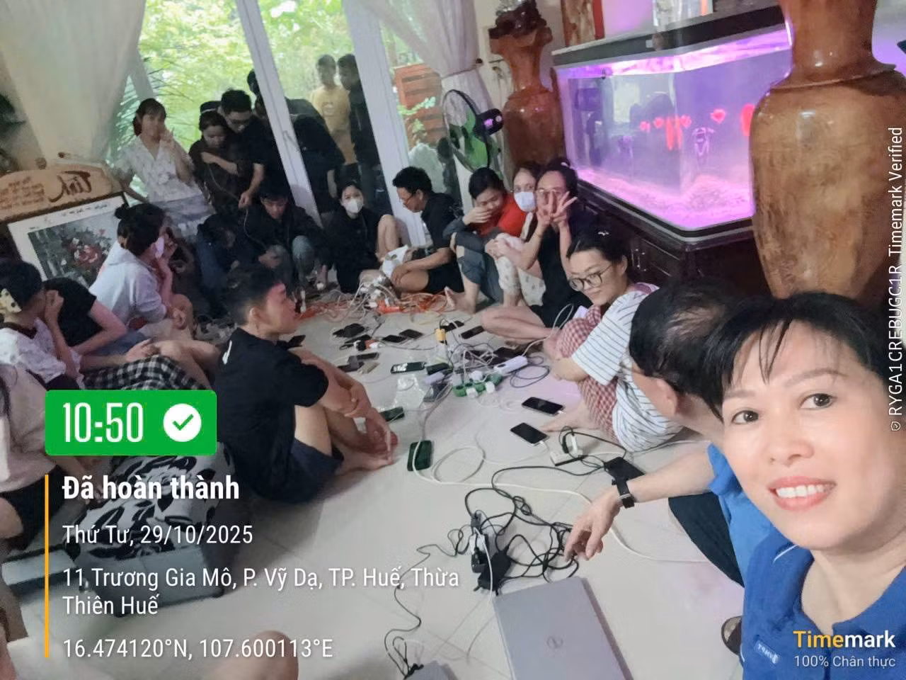 “Sóng xanh” vượt lũ, đem bình an tới bà con miền Trung -0
