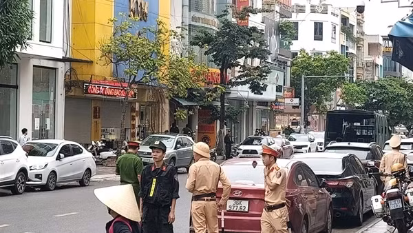 Cảnh sát phong tỏa khu “phố vàng” sầm uất nhất Thanh Hóa