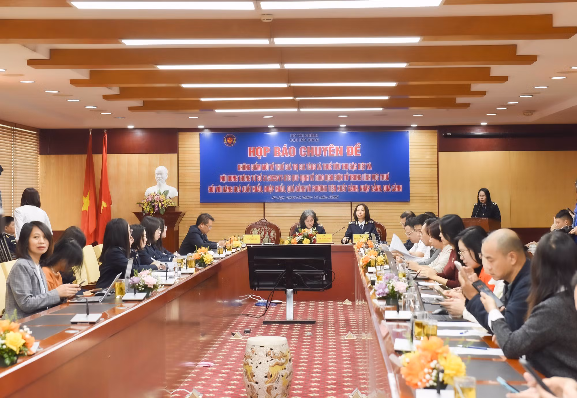 Nhiều điểm mới về thuế giá trị gia tăng, thuế tiêu thụ đặc biệt với hàng xuất nhập khẩu -0