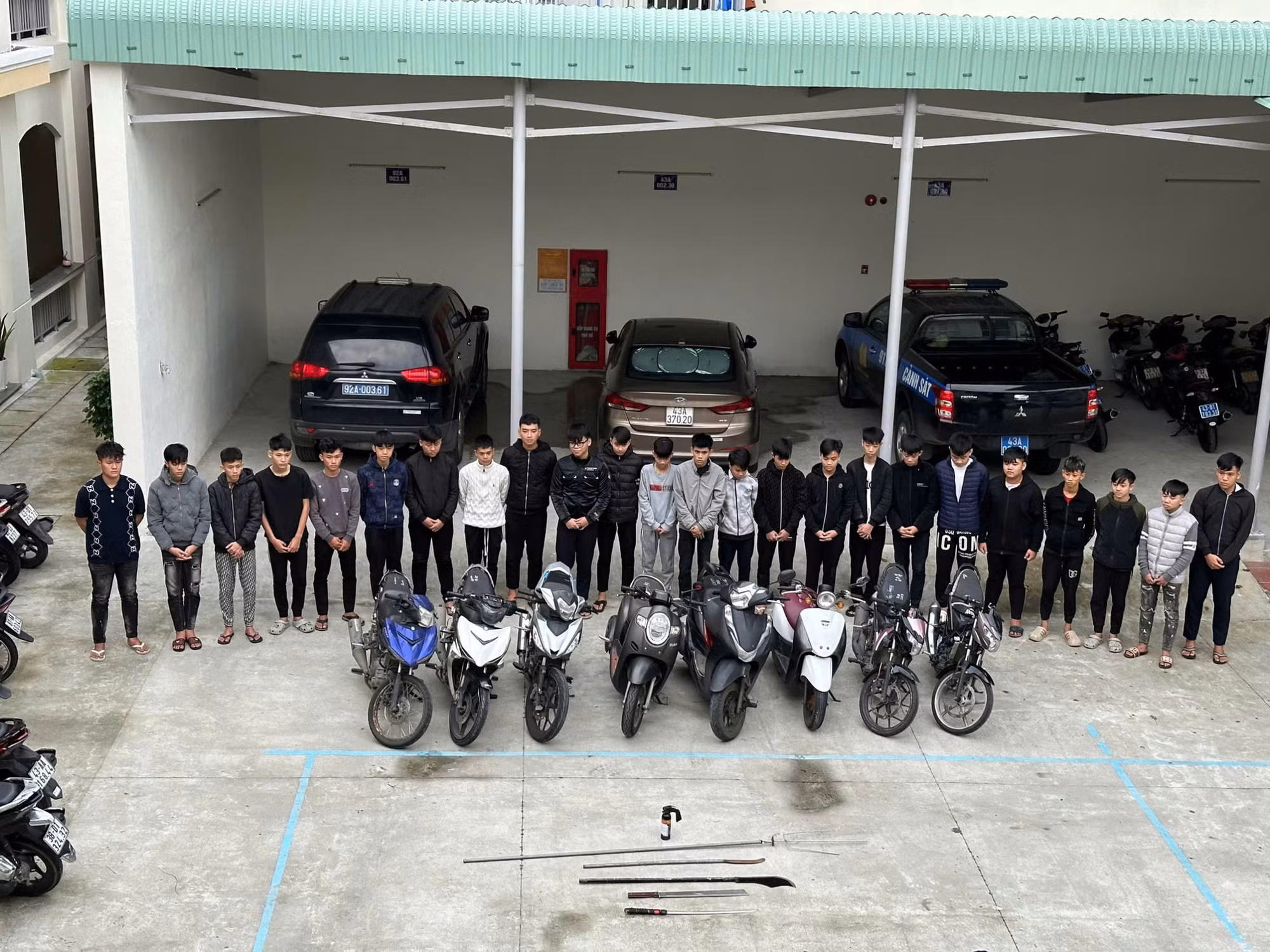 Xử lý mạnh các nhóm thanh, thiếu niên gây rối trên đường phố -0