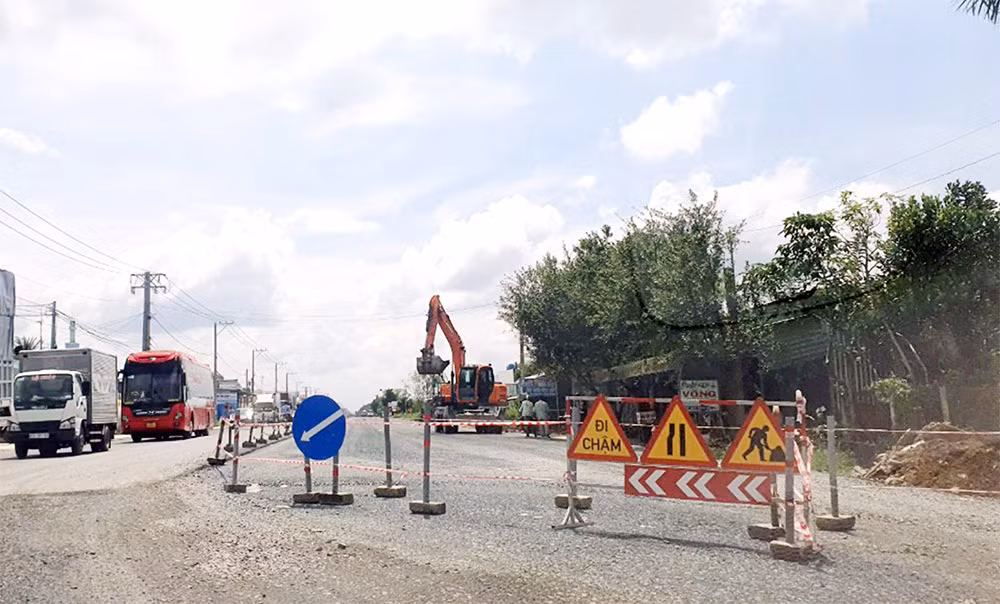 Đẩy nhanh tiến độ thi công các tuyến cao tốc trọng điểm ở miền Tây -0