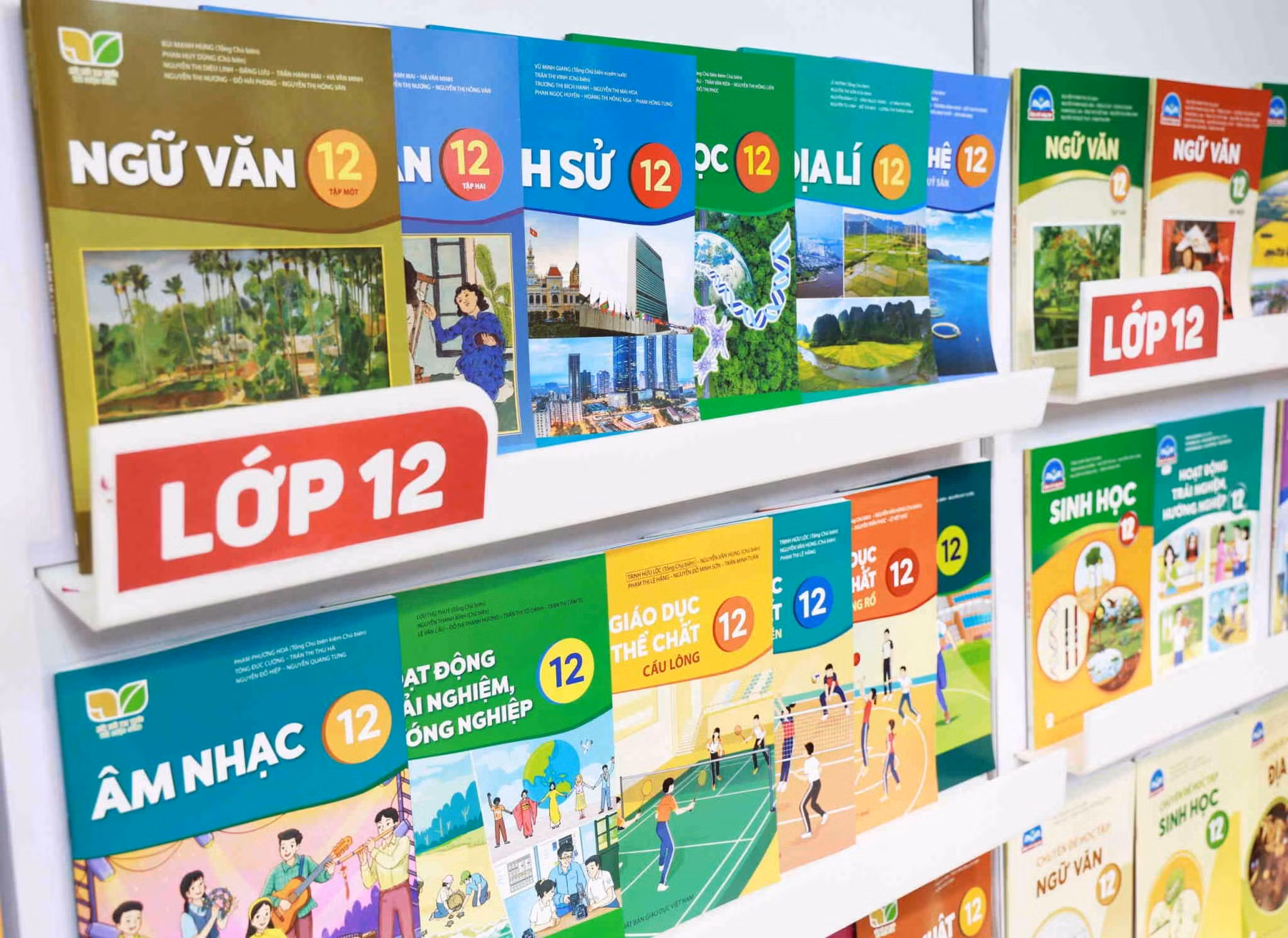 Tiêu chí nào để lựa chọn một bộ sách giáo khoa ưu việt trong trường phổ thông? -1