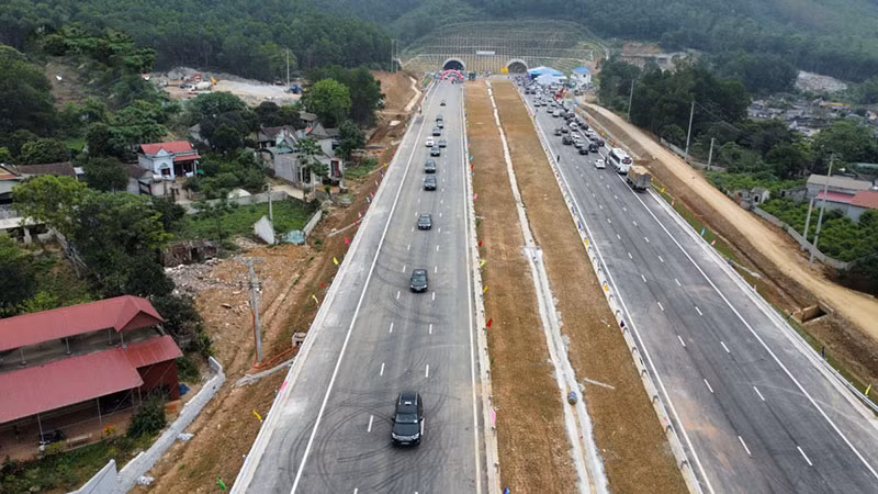 Thi công đường cao tốc Bắc-Nam gây nứt nhà dân -0