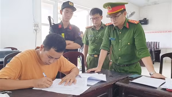 Bắt quản lý kho tham ô trên 1,5 tỉ đồng