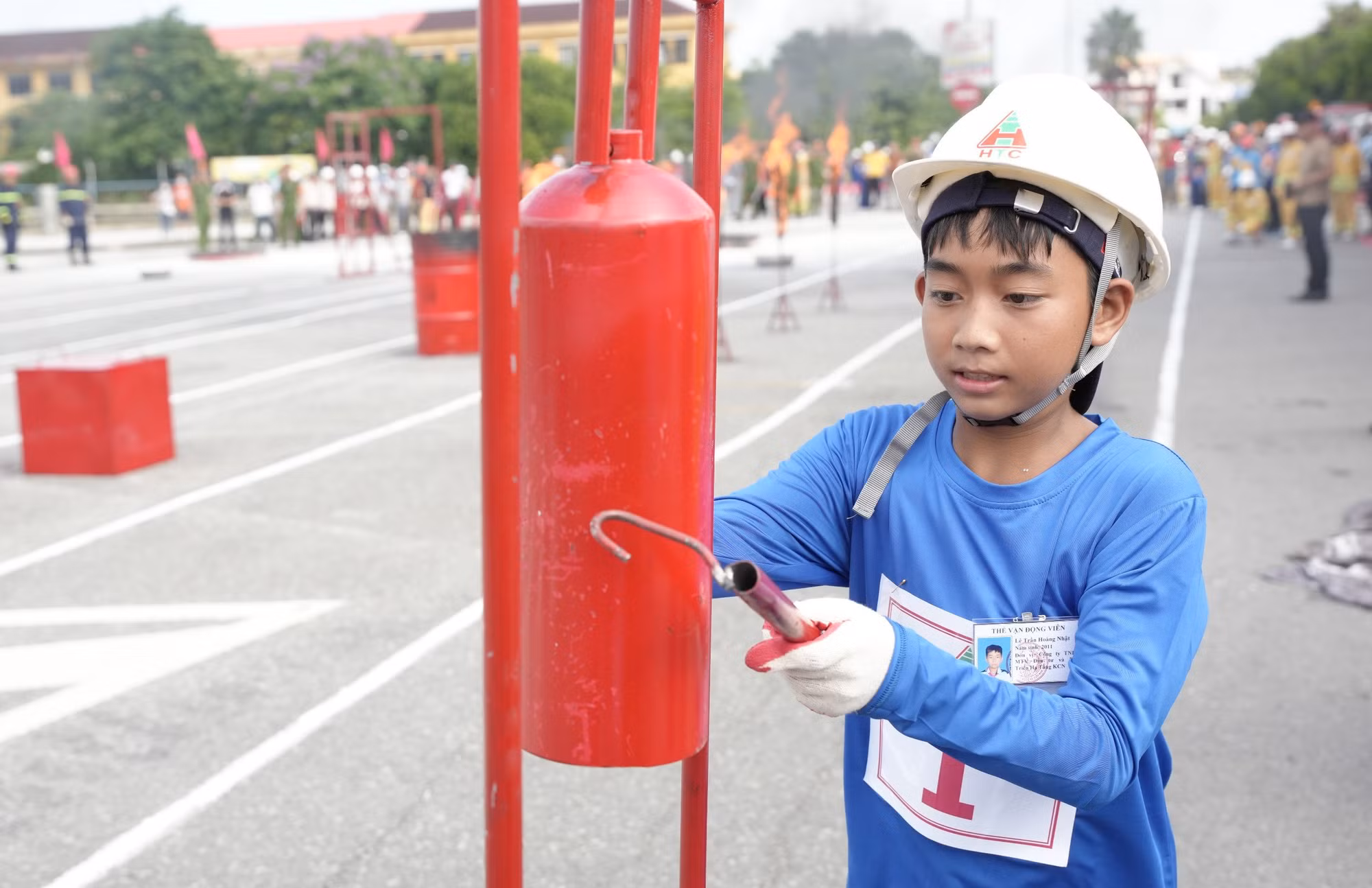Ấn tượng các vận động viên “nhí” tranh tài tại Hội thao nghiệp vụ chữa cháy và cứu nạn, cứu hộ -0
