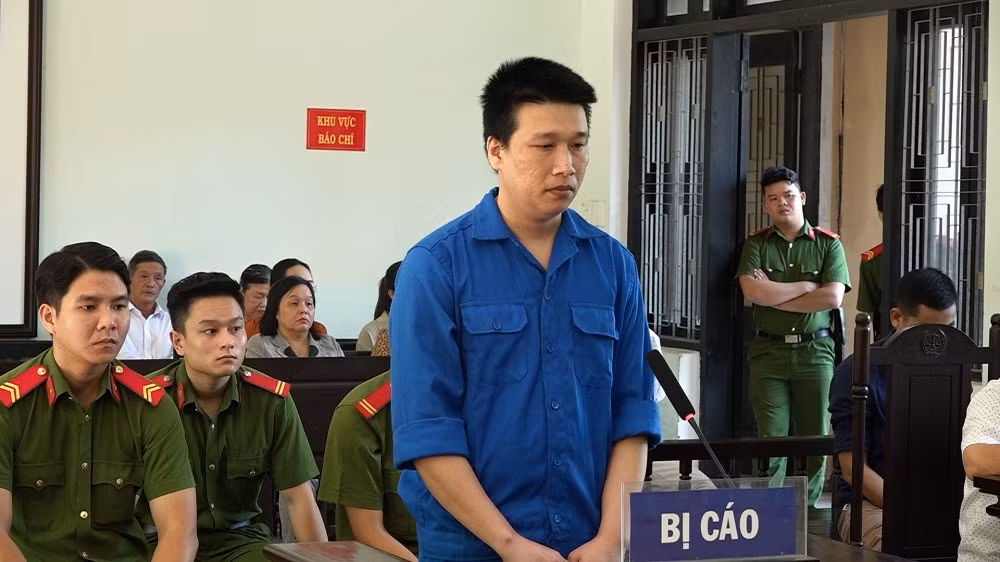 Chiếm đoạt tiền của công ty, nhân viên kinh doanh lĩnh án 21 năm tù -0