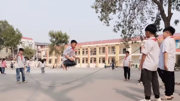 Giúp học sinh thoát “thế giới ảo” bằng văn hóa dân tộc