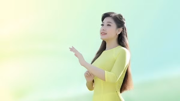 Ca sĩ Bích Hồng ra mắt MV nhân kỷ niệm ngày Giải phóng Thủ đô 10/10
