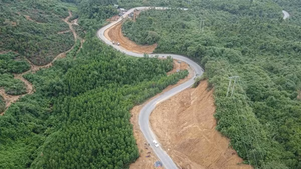 Nỗ lực xử lý các "điểm đen" tai nạn giao thông trên QL49