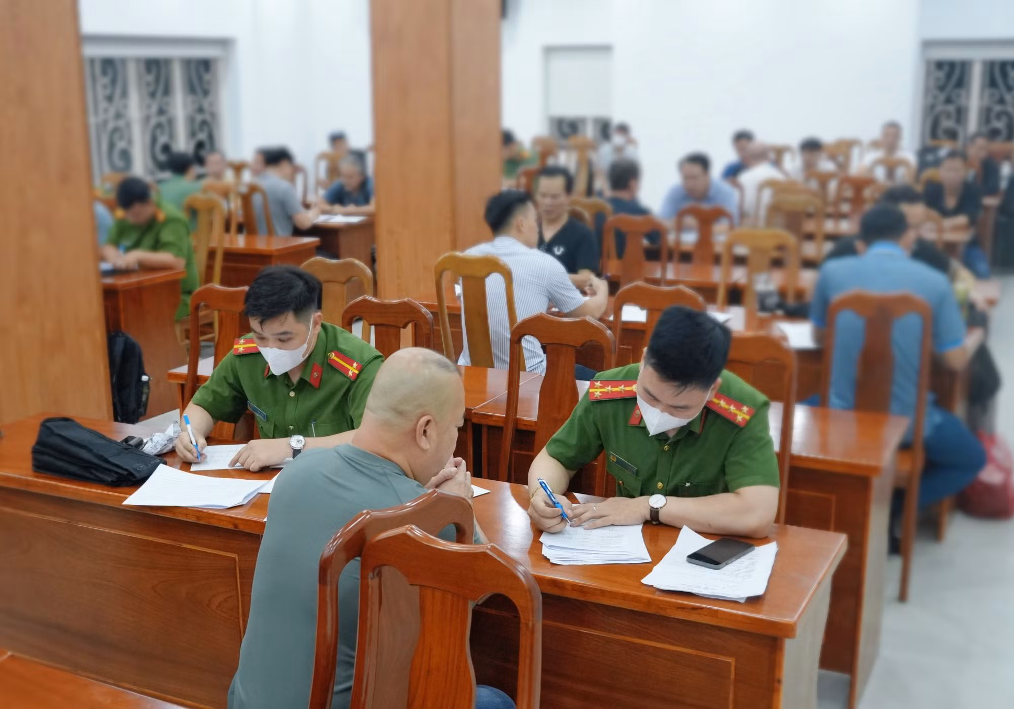 Công an TP Hồ Chí Minh tiếp nhận 33 công dân Việt Nam bị Hoa Kỳ trục xuất -4