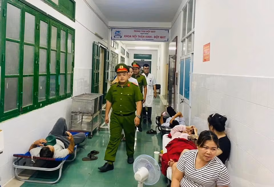 “Tổ tuần tra thanh niên” góp phần giữ gìn an ninh, trật tự Cố đô Huế về đêm -0