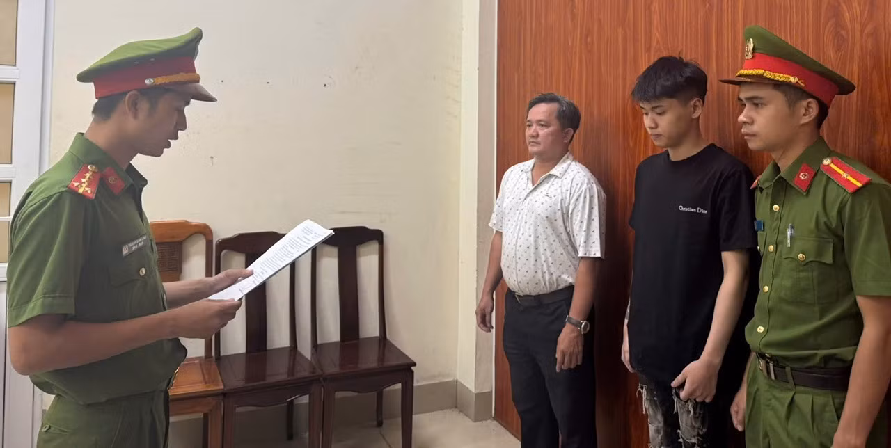 “Tổ tuần tra thanh niên” góp phần giữ gìn an ninh, trật tự Cố đô Huế về đêm -0