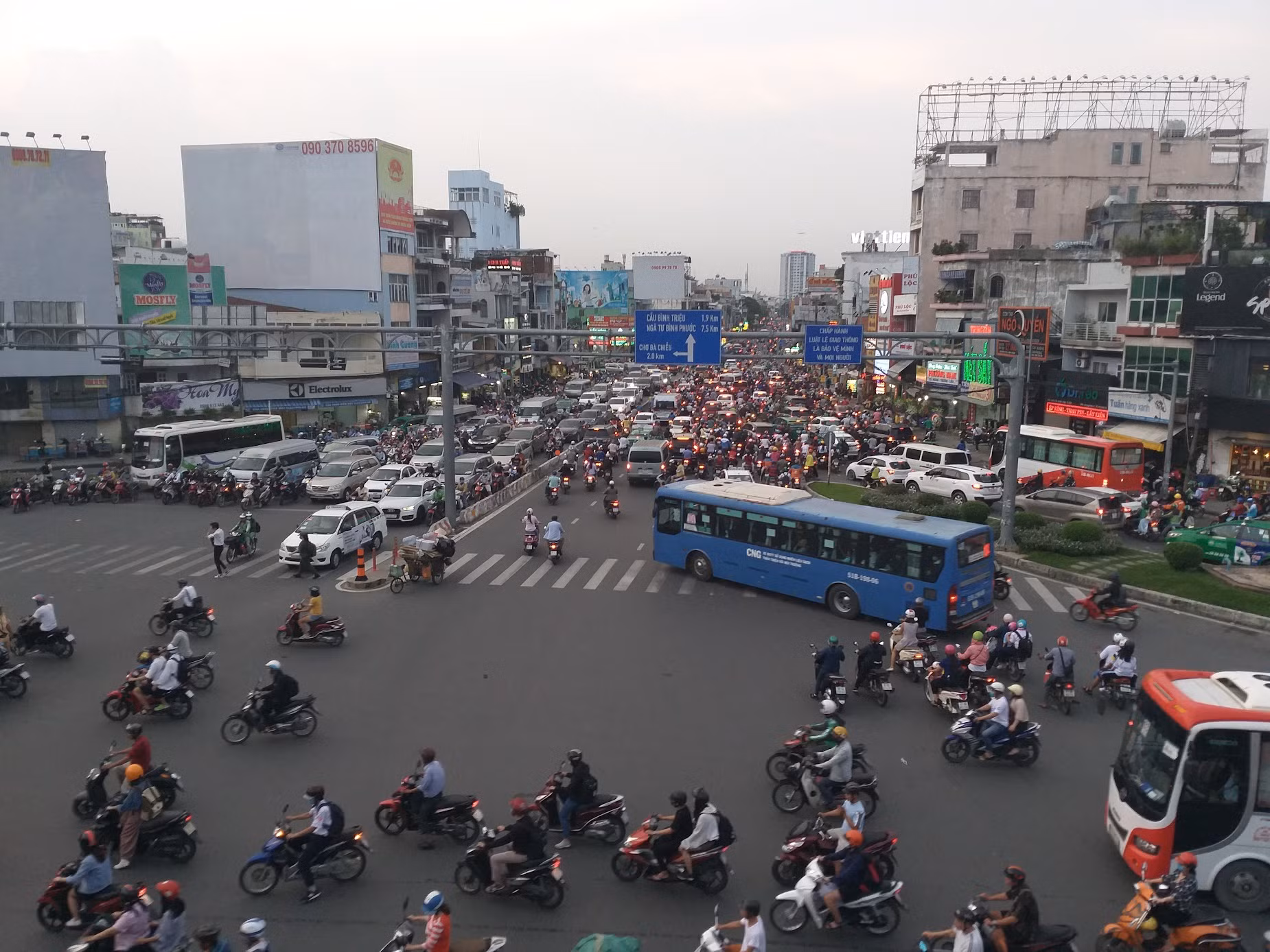 TP Hồ Chí Minh triển khai hàng loạt giải pháp kéo giảm ùn tắc giao thông -0