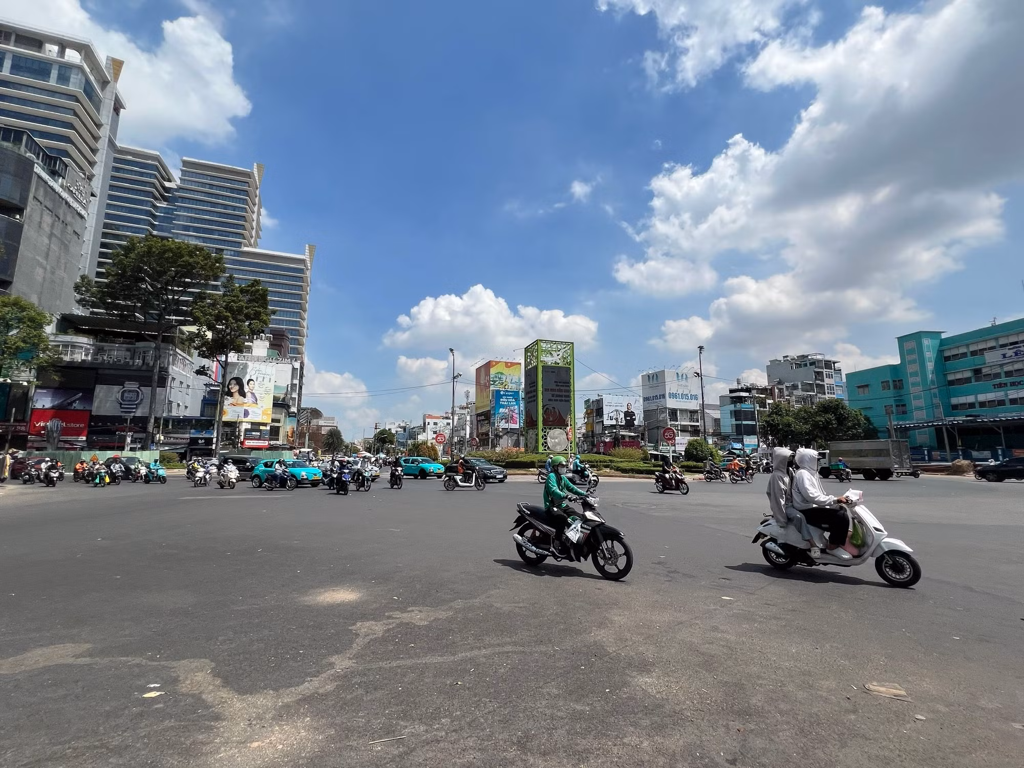 TP Hồ Chí Minh triển khai hàng loạt giải pháp kéo giảm ùn tắc giao thông -0