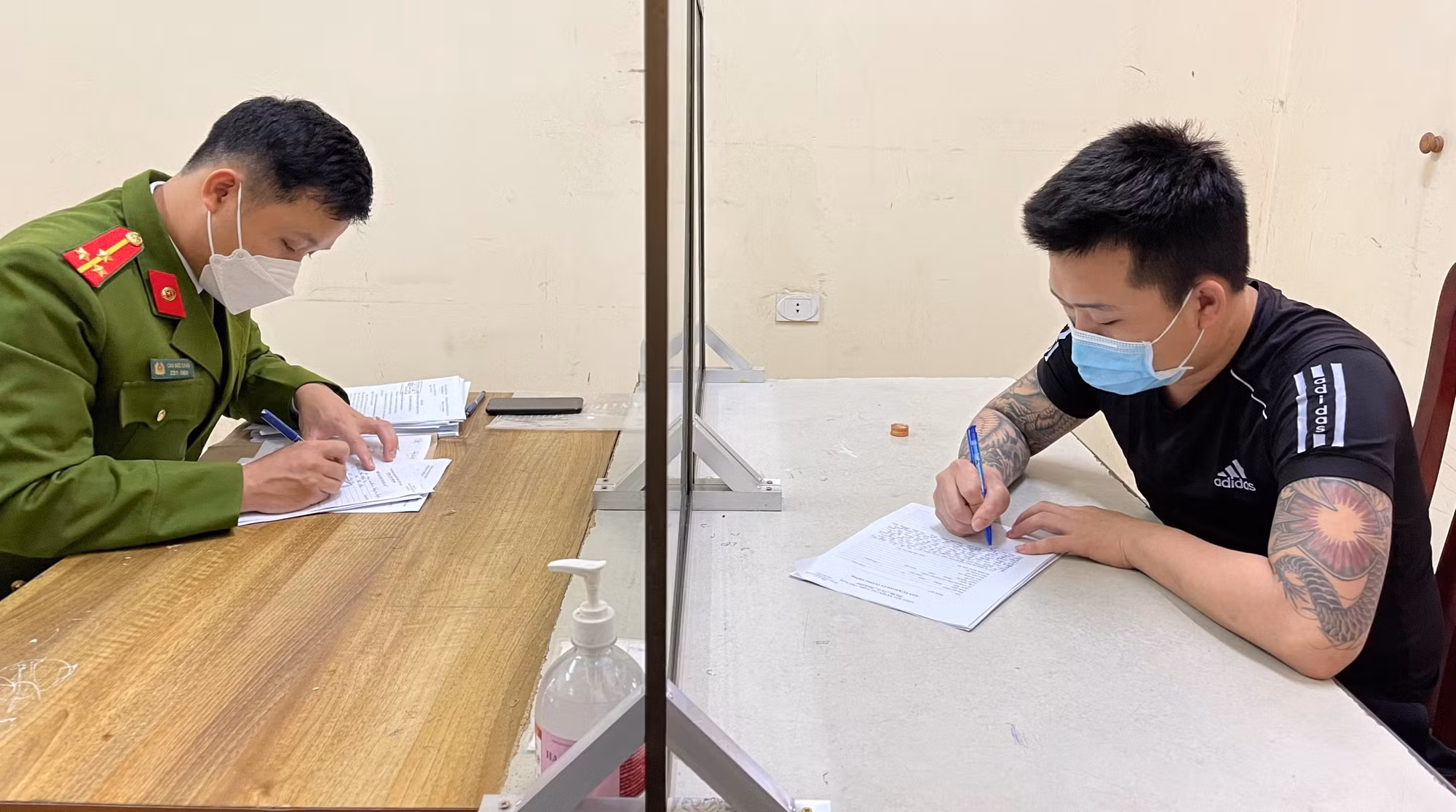 Tin nhầm kẻ lừa đảo, bị cáo mất nhiều tiền vẫn phải vào tù -0