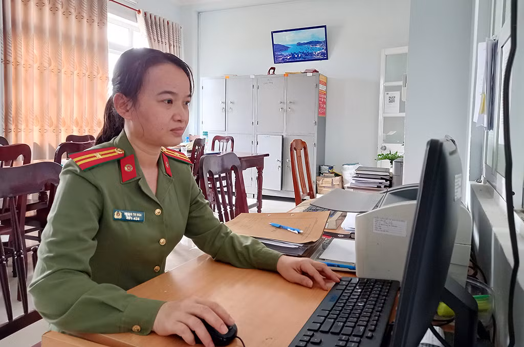 Chuyện nghề của nữ cán bộ tham mưu có chồng là trinh sát hình sự -0