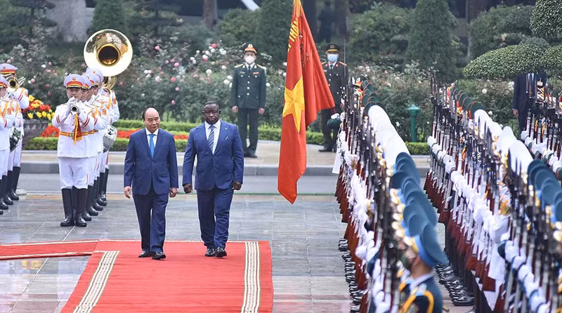 Chủ tịch nước Nguyễn Xuân Phúc hội đàm với Tổng thống nước Cộng hòa Sierra Leone -0