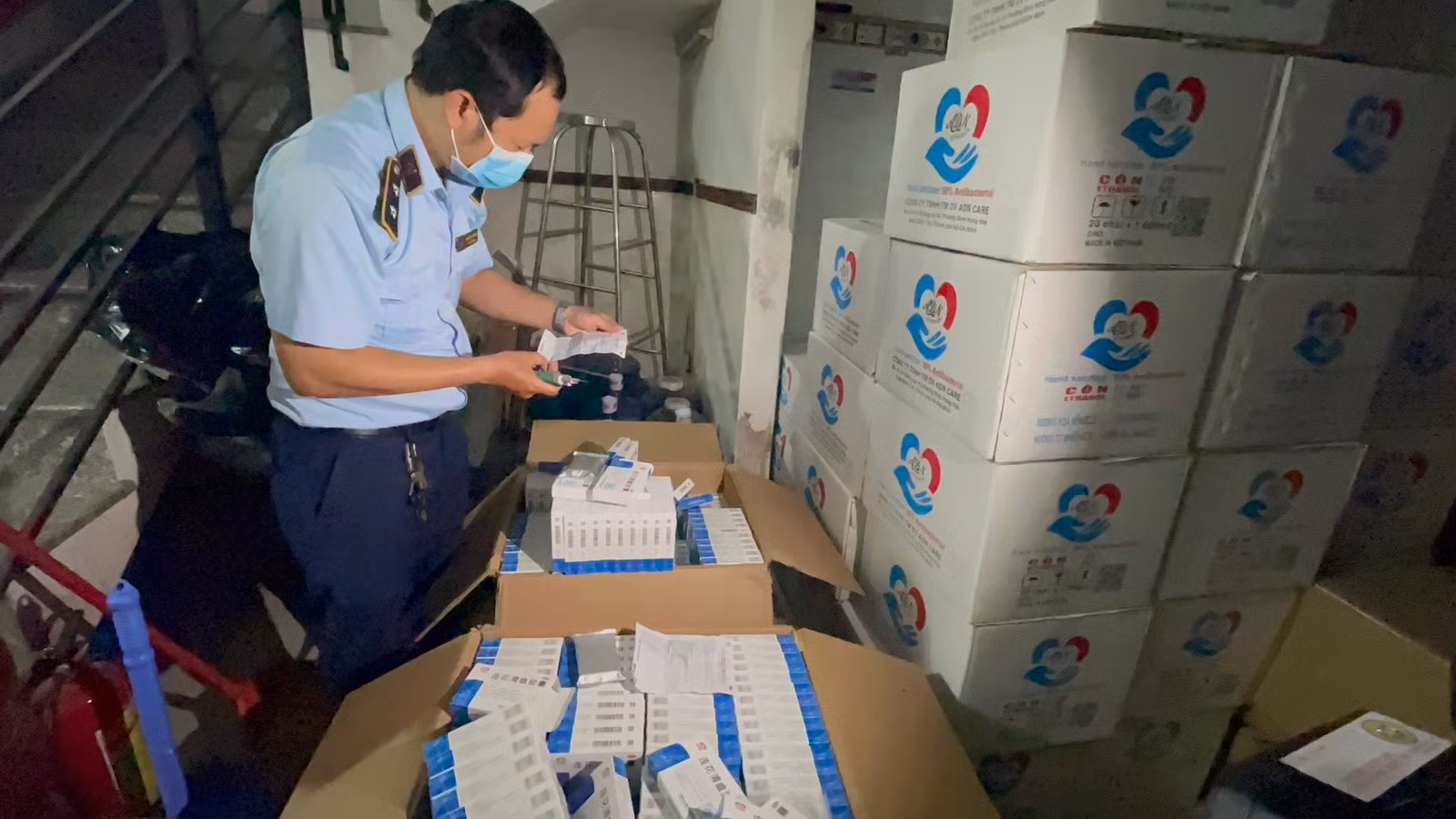 Phát hiện đường dây nhập lậu thuốc điều trị COVID -19, Kit test nhanh COVID -19 -0