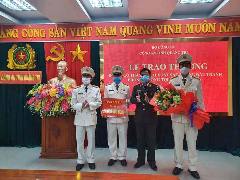 Khen thưởng 2 vụ bắt ma tuý với số lượng lớn -0