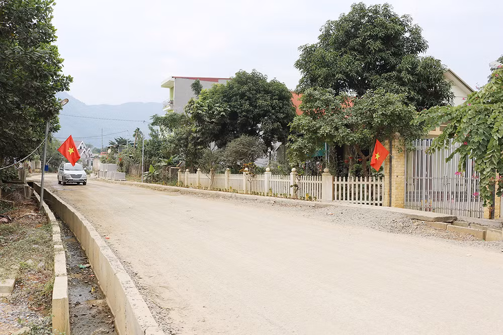 Cờ Tổ quốc, sáng đường xứ đạo -0