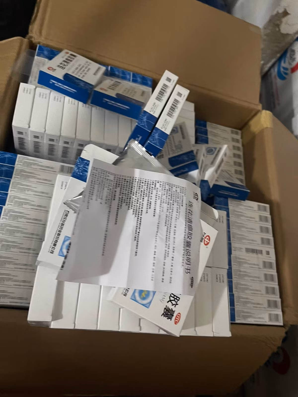 Phát hiện đường dây nhập lậu thuốc điều trị COVID -19, Kit test nhanh COVID -19 -0