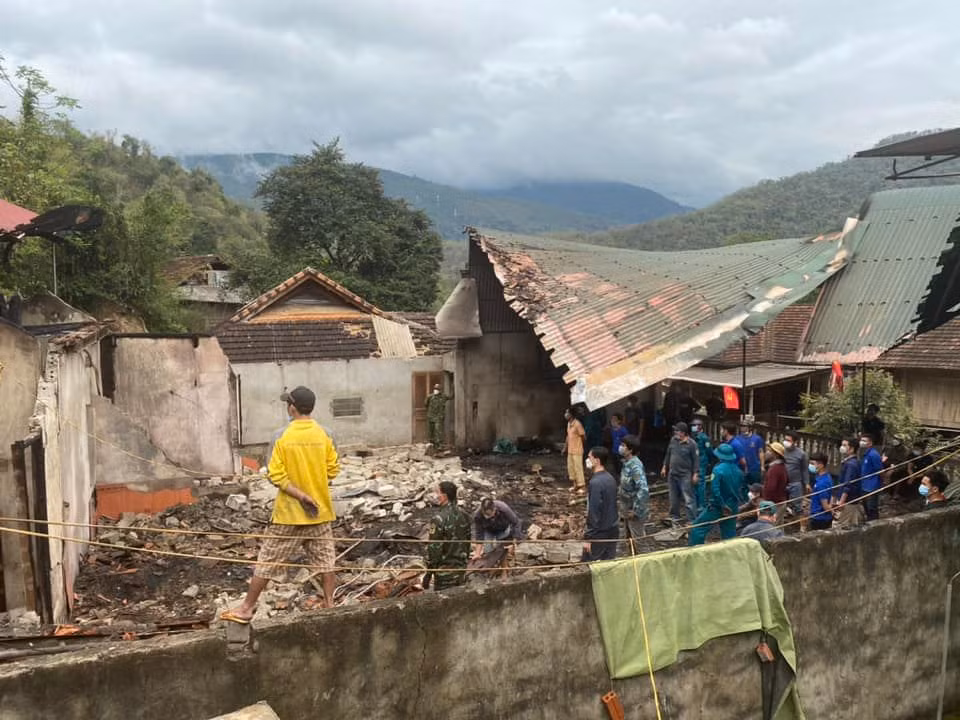 Căn nhà sàn trị giá hơn 1 tỷ đồng bị thiêu rụi trong đêm -0