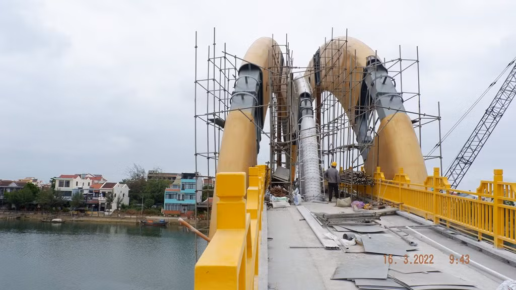 Hội An: Cầu bộ hành 54 tỉ chưa đi vào sử dụng đã “vướng” đảm bảo an toàn và mỹ quan -3