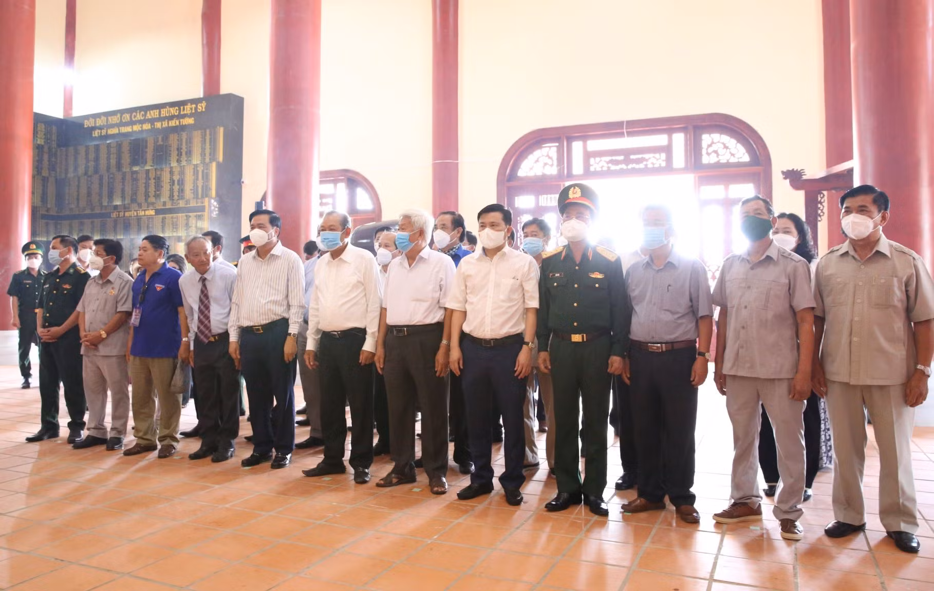 Hàng trăm phần quà, xuất học bổng đến với người dân học sinh trong chương trình 
