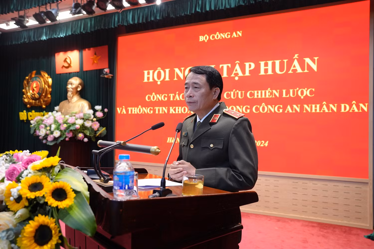 Tầm quan trọng của công tác nghiên cứu chiến lược và thông tin khoa học trong CAND -0