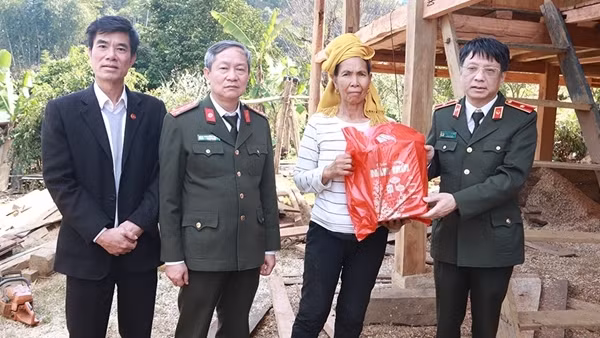 Gửi chút xuân sớm tới bà con vùng biên Sơn La