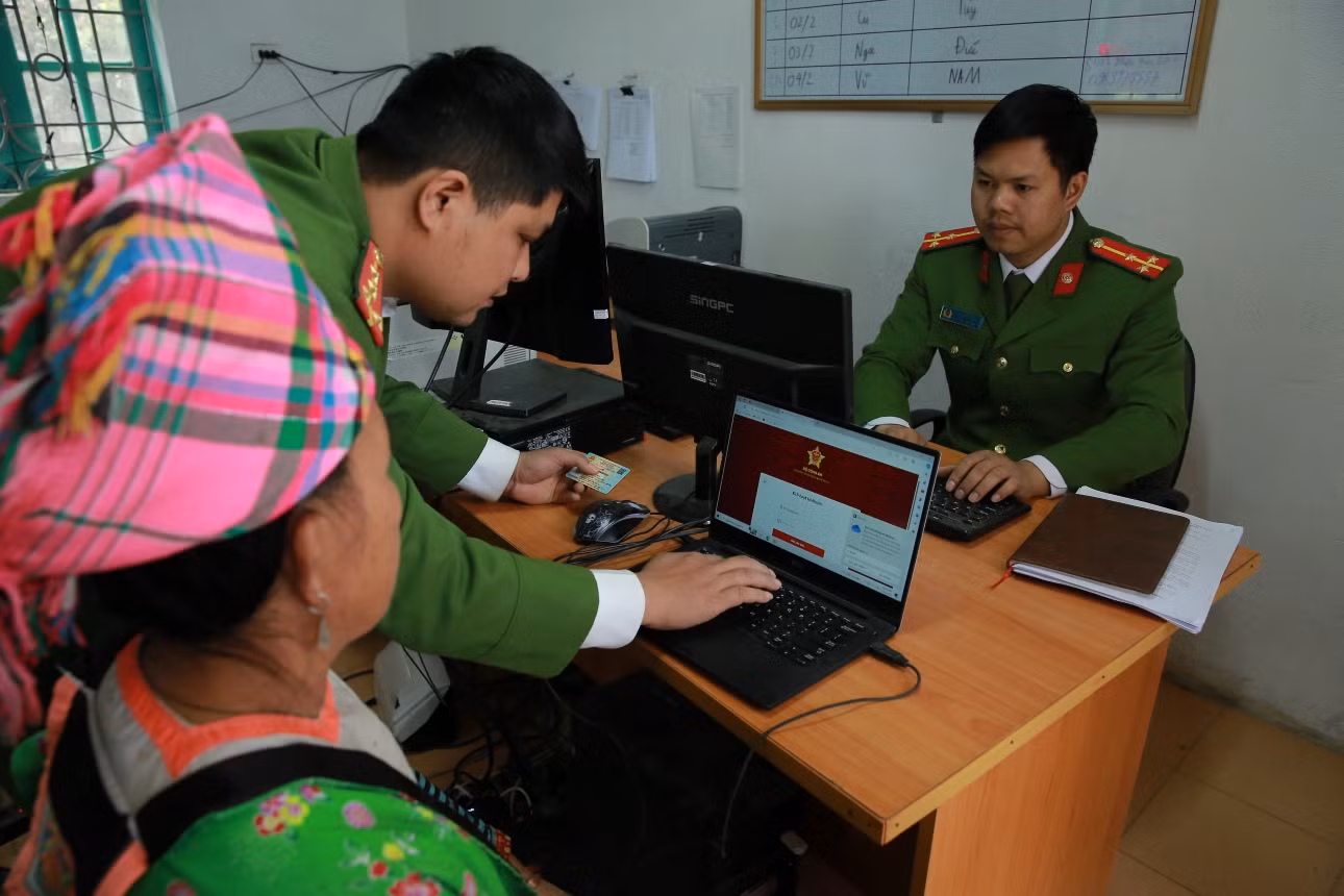Tìm sóng điện thoại xây dựng công dân số nơi cực Tây đất nước -0