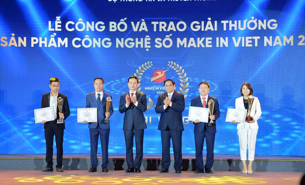 Tôn vinh các sản phẩm công nghệ số “Make in Viet Nam” xuất sắc năm 2021 -0