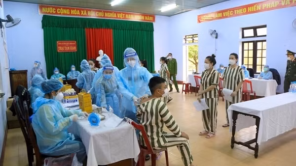 Thừa Thiên-Huế: F0 từ chối tiêm vaccine phòng COVID-19 có thể phải trả phí điều trị ảnh 3