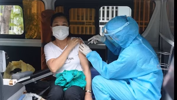 Gần 90% người trên 18 tuổi tiêm đủ 2 mũi vaccine ảnh 2