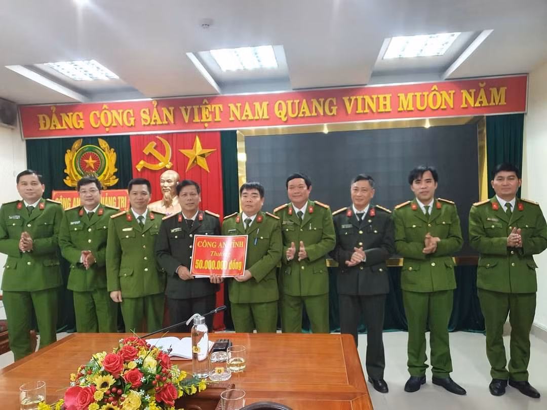 Khen thưởng lực lượng khám phá thành công vụ án sát hại một phụ nữ rồi ném thi thể xuống sông -0