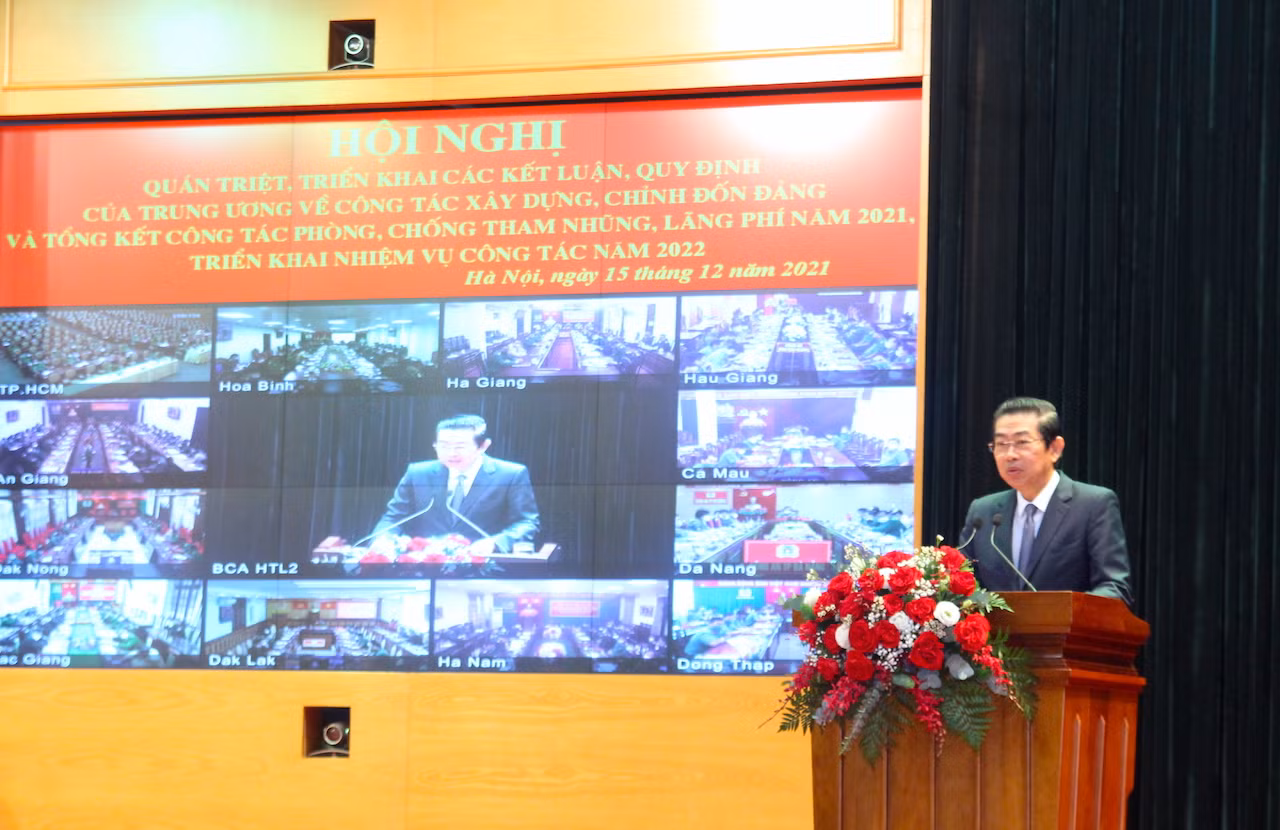 Đấu tranh với tham nhũng phải gắn liền chống suy thoái về tư tưởng chính trị, đạo đức, lối sống -0