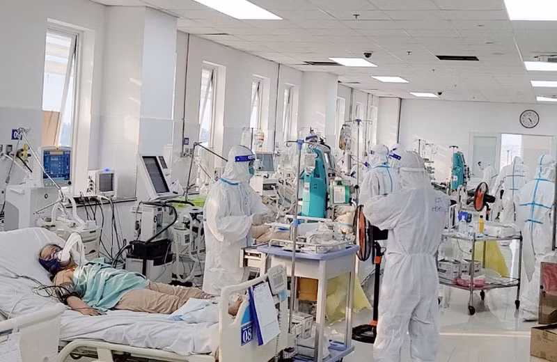 Hà Nội có quá tải điều trị bệnh nhân COVID-19 khi F0 tăng mạnh? -0