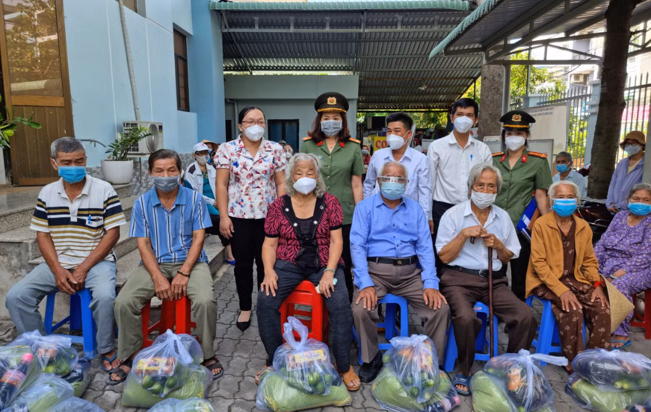 San sẻ yêu thương, đồng hành chống dịch -1
