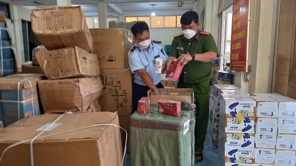Tạm giữ lô hàng có dấu hiệu vi phạm trị giá hơn 2,5 tỷ đồng ảnh 2