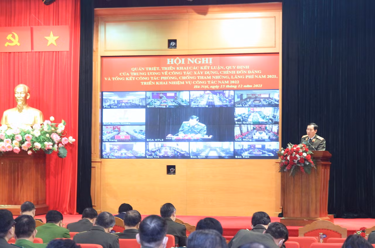 Đấu tranh với tham nhũng phải gắn liền chống suy thoái về tư tưởng chính trị, đạo đức, lối sống -0