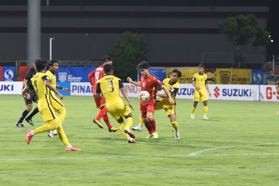 Trực tiếp Việt Nam 2 - 0 Malaysia (hiệp 2): Tiến Linh vào sân -0
