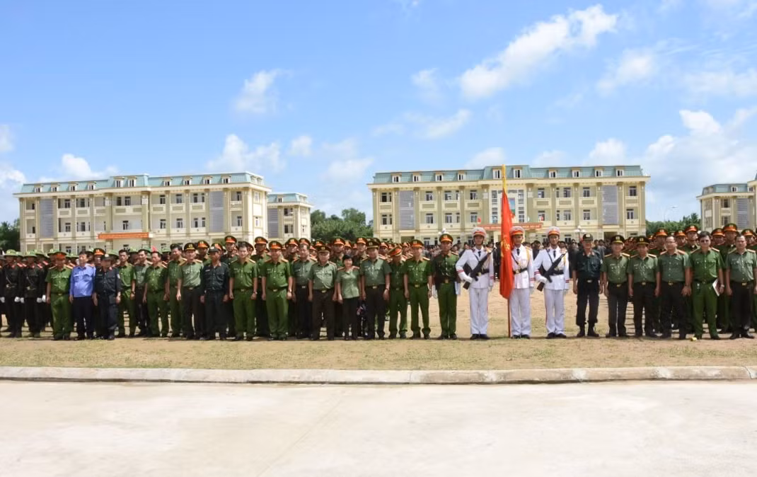 Bế giảng khoá huấn luyện công dân thực hiện nghĩa vụ tham gia Công an nhân dân năm 2022 -0