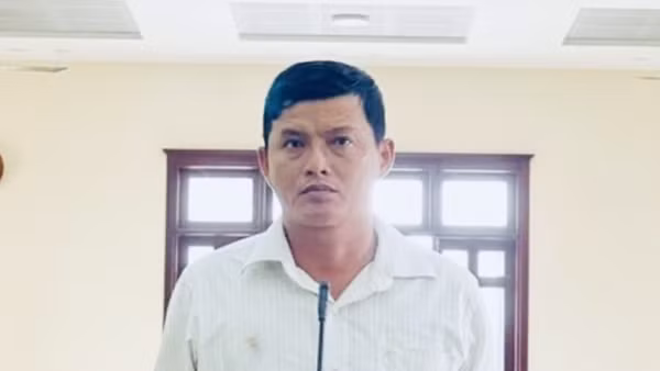 Cướp dây chuyền xong hối hận đem trả lại, bị cáo được giảm nhẹ hình phạt