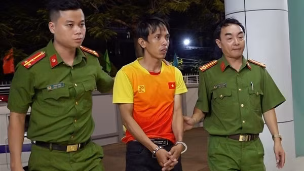Bắt giữ gã cha dượng bạo hành khiến con riêng của vợ tử vong